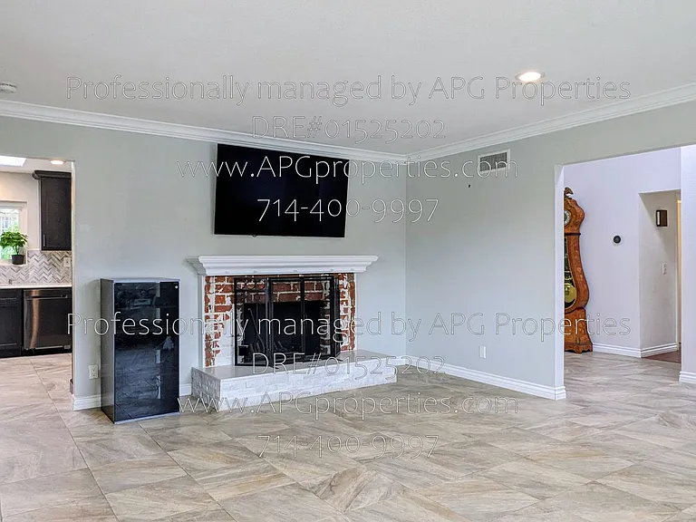 15068 Mountain Spring St — Photo 5