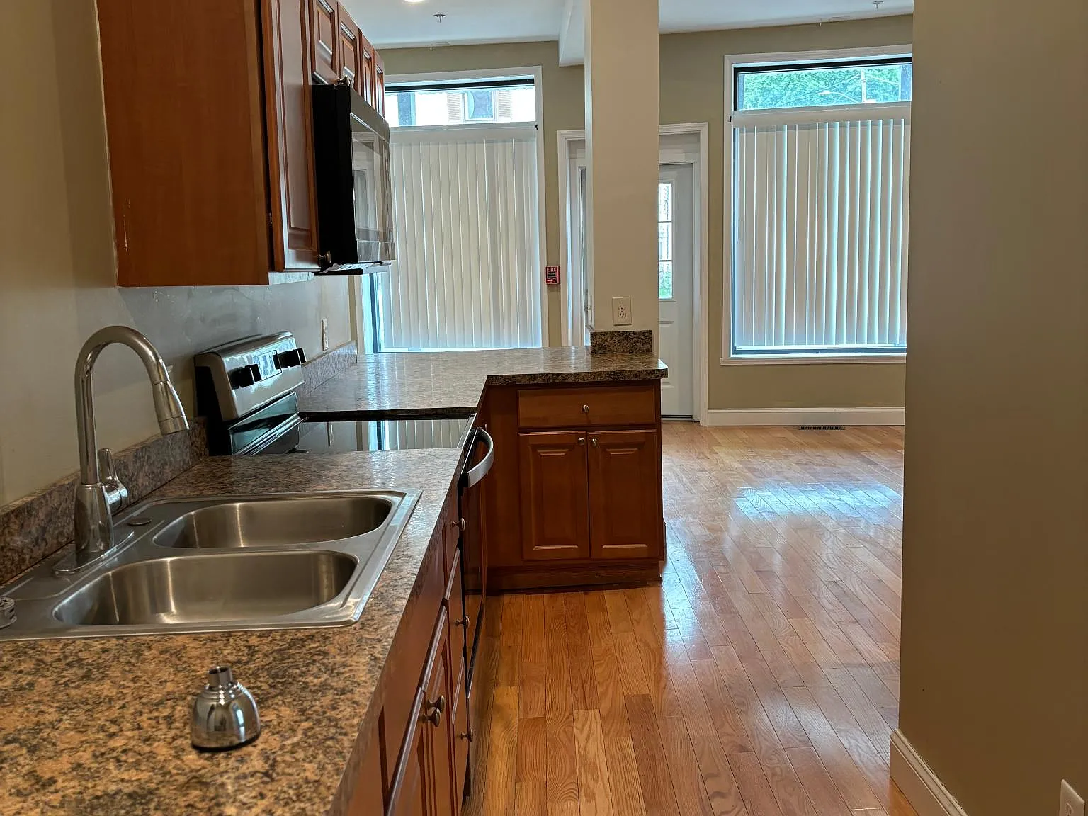 1 bed, $1,100 — Photo 2