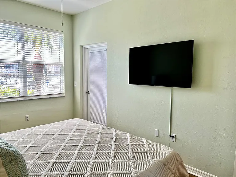 2060 Matecumbe Key Rd #2105 — Photo 32