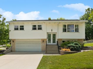 9039 Elm Cir, Hickory Hills, IL 60457