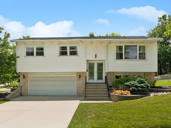 9039 Elm Cir, Hickory Hills, IL 60457