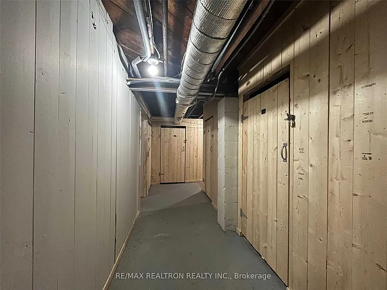 485 Oriole Pkwy #B — Photo 5