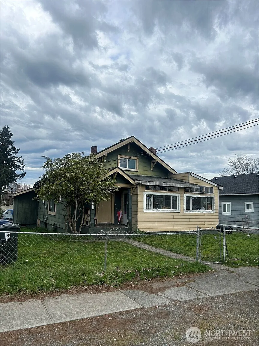 1631 S 35th S photo 1