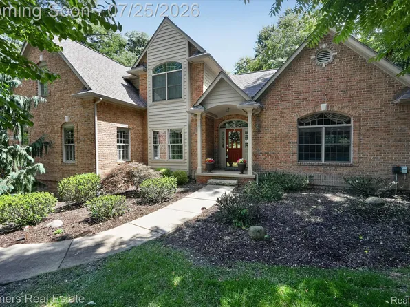 5935 Winans View Ct, Pinckney, MI 48169