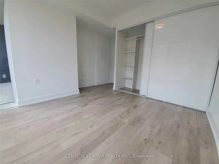 585 Bloor St E #919 — Photo 2