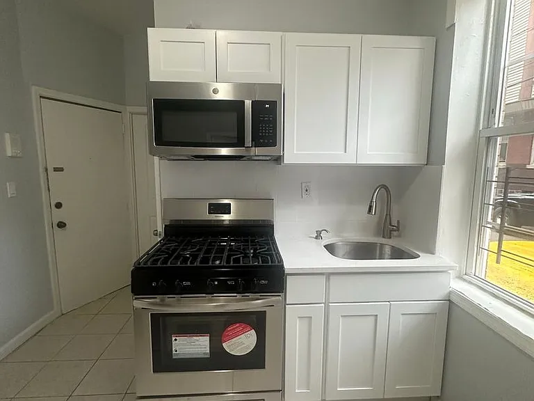 810 - OM-810 West Street LLC — Photo 1