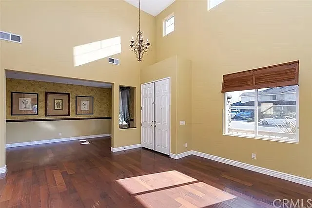 5 bed, 3262 sqft, $6,000 — Photo 3