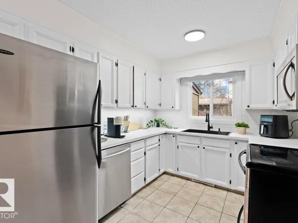 7021 32nd Ave NW, Edmonton, AB T6K 2K9