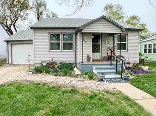520 S Randall Ave, Moundridge, KS 67107