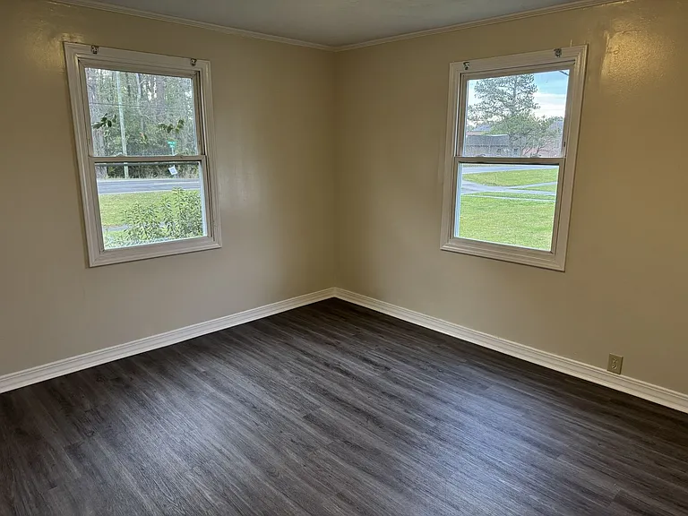 305 Miller Blvd — Photo 10