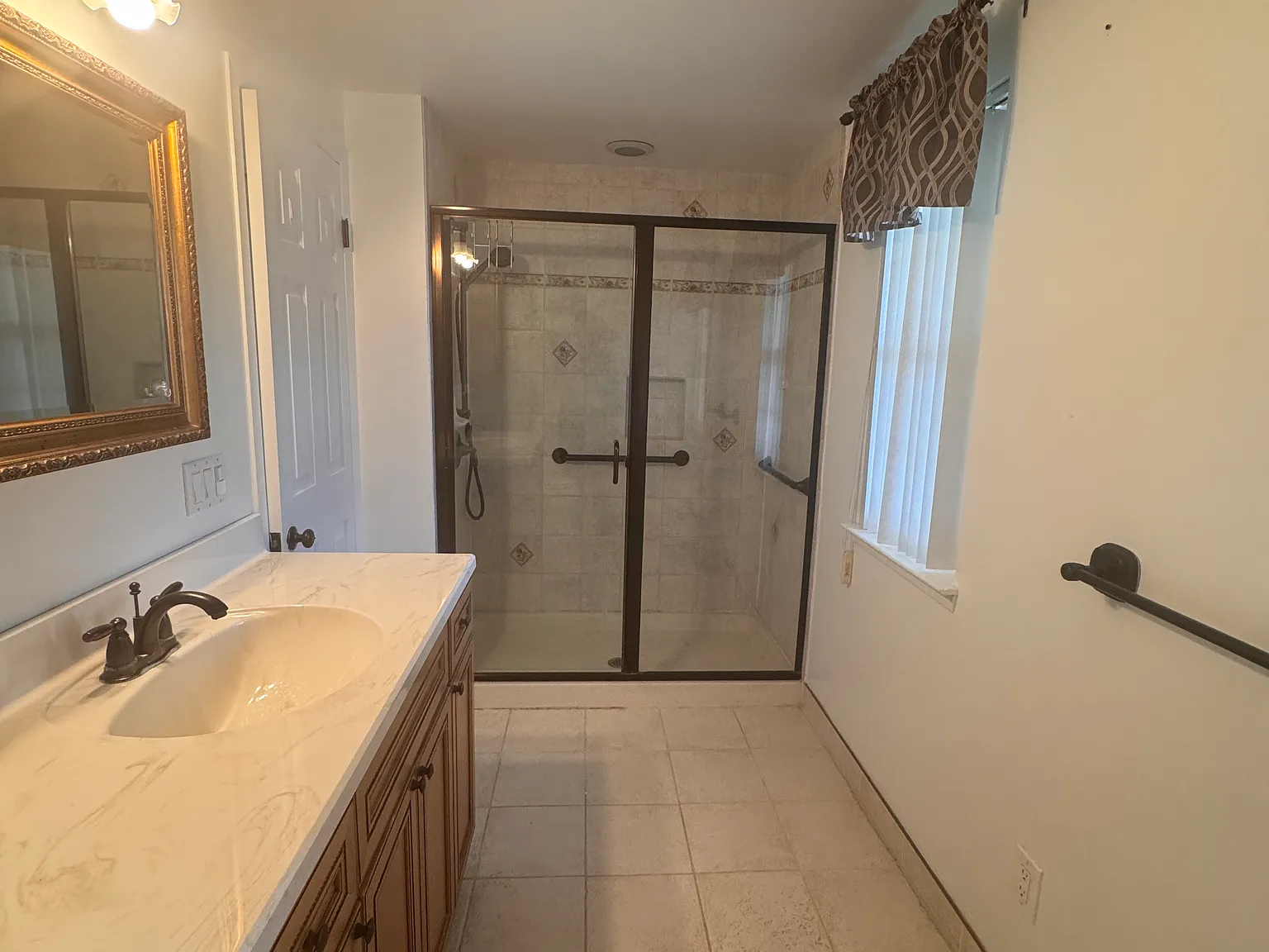 2 bed, 1096 sqft, $2,100 — Photo 2