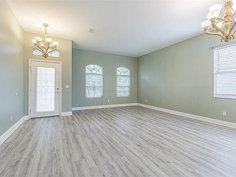 1550 Maximilian Dr — Photo 4