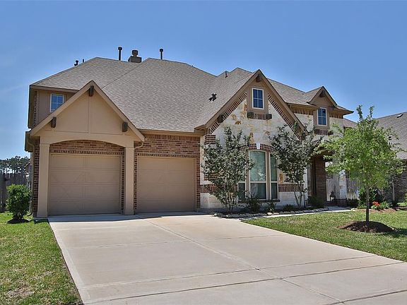 Home boasts an oversized 2 car garage and large driveway to provide ample parking spaces.