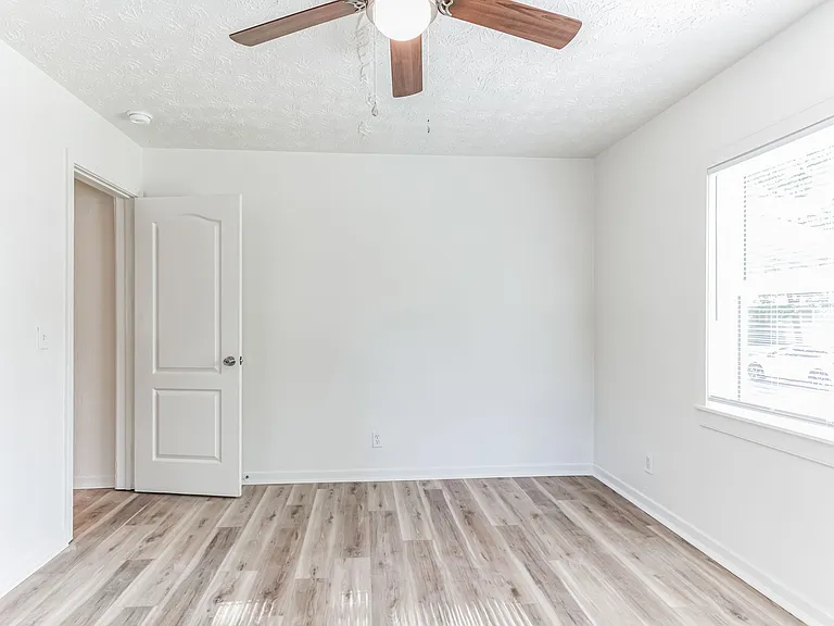 2504 Danson St — Photo 27