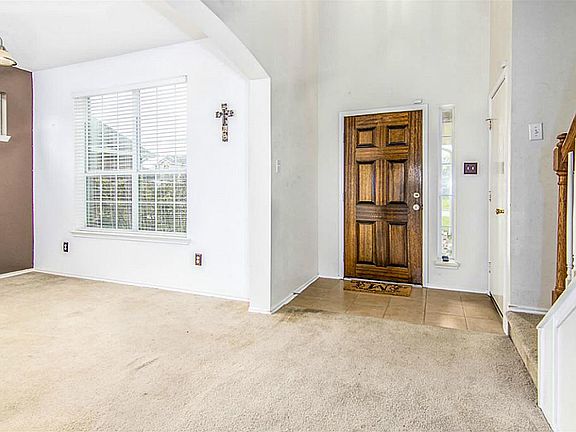 3rd image of 3206 Raymond Ct