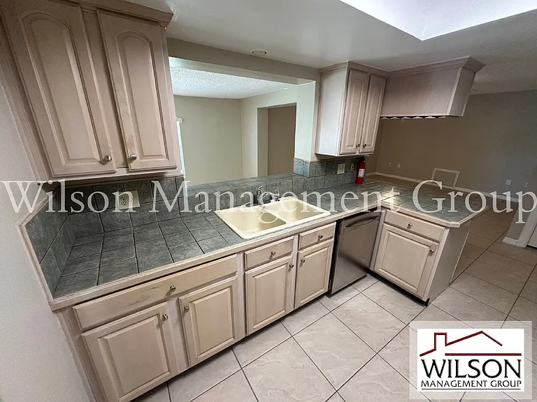 620 Lakespur Ln — Photo 8
