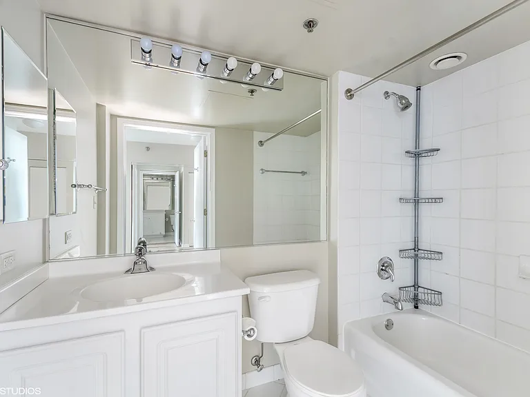 345 N La Salle Dr #2602 — Photo 8