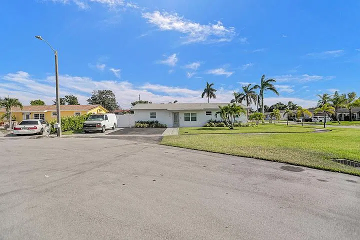 1210 SW 10th Ter