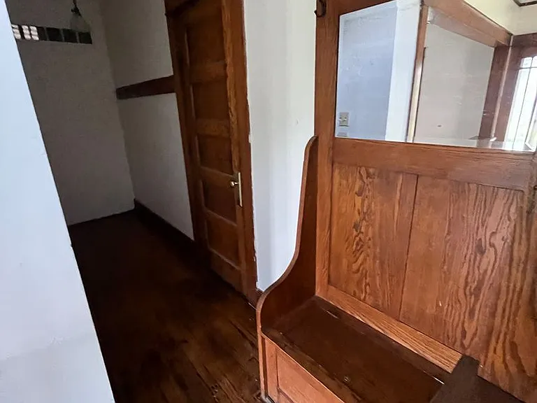 324 E 2nd St — Photo 49