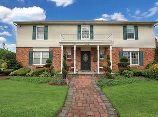 139 Whitewood Dr, Massapequa Park, NY 11762