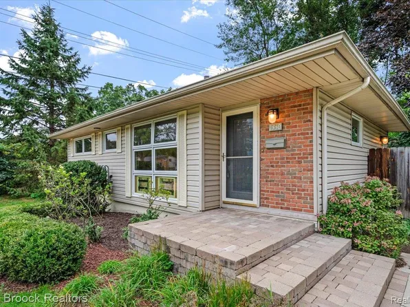 1330 N Oak St, Rochester, MI 48307