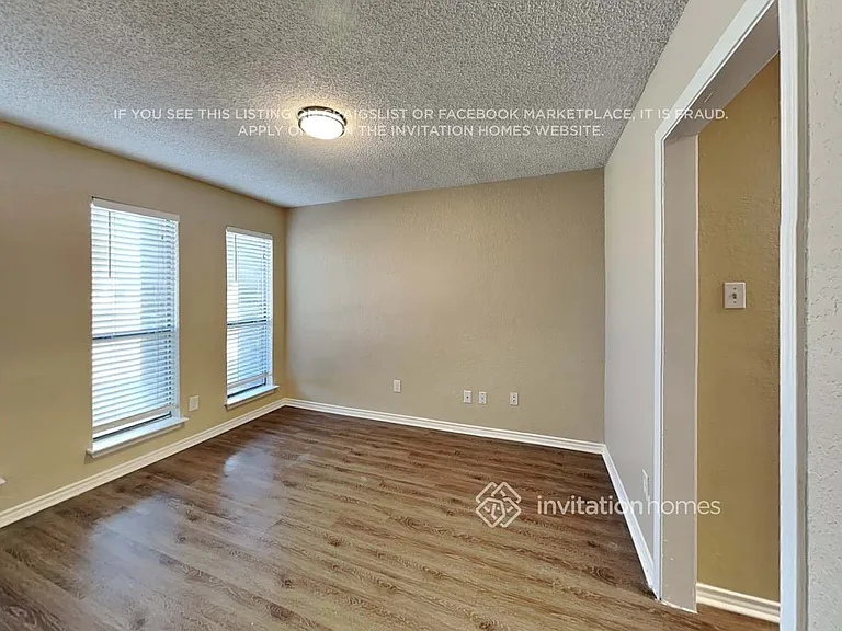 2032 Rochelle Ln — Photo 6