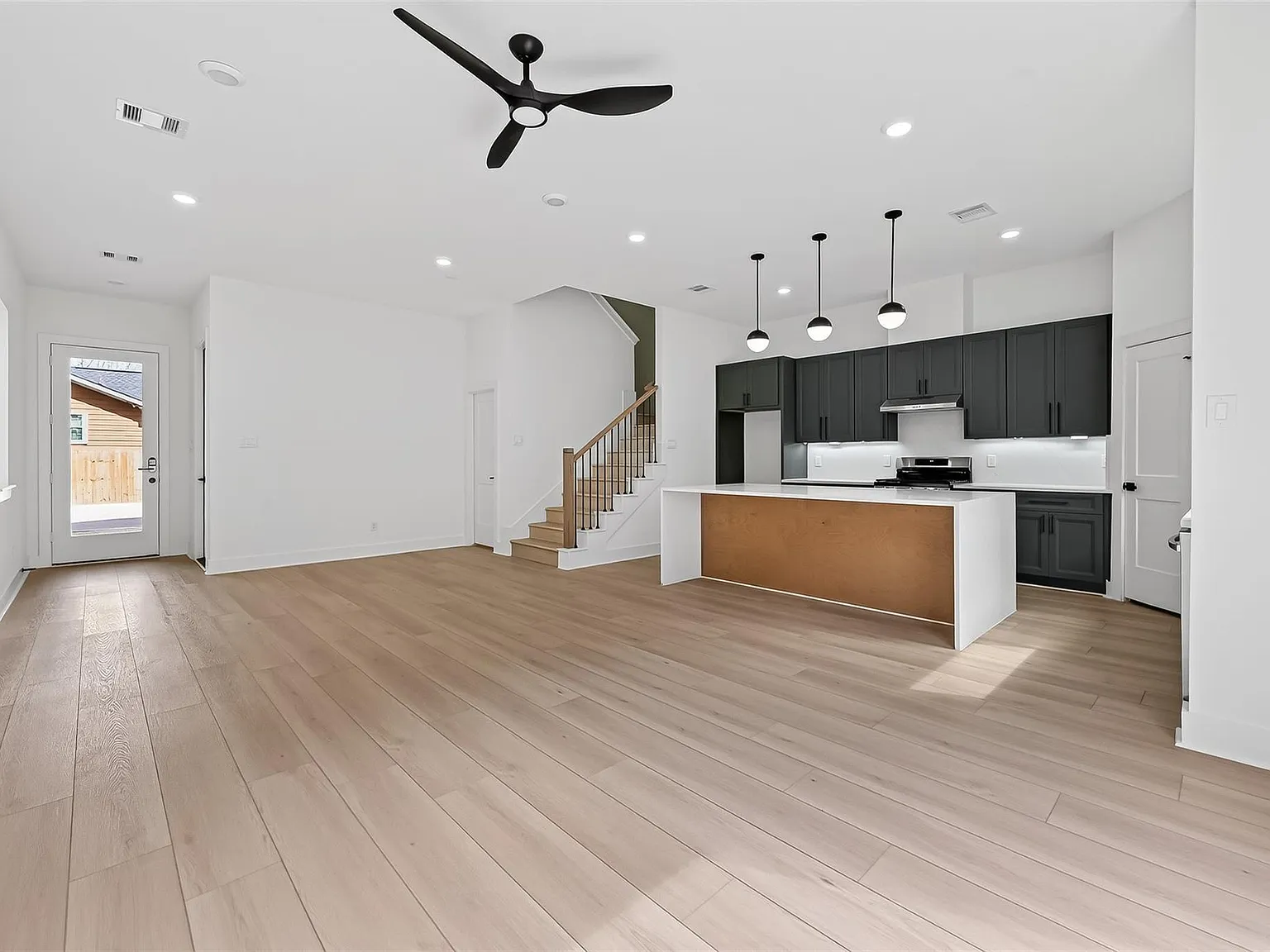 3 bed, 2.5 bath, 1781 sqft, $2,500 — Photo 4