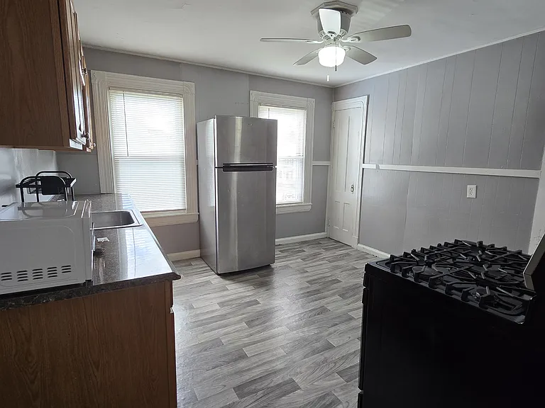 12 E Bartlett St #2 — Photo 2