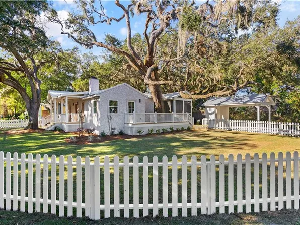 60 Maxwell Ave, Saint Simons Island, GA 31522
