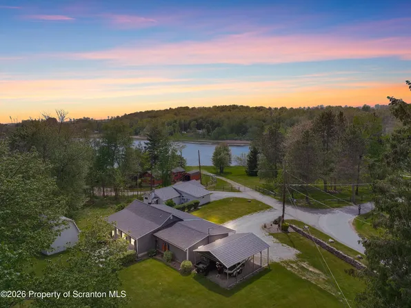 61 Lakeside Dr, Honesdale, PA 18431