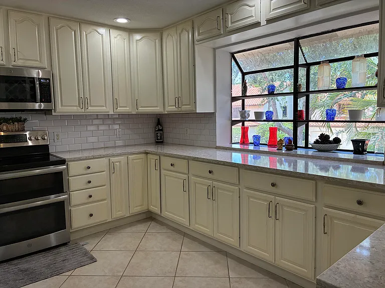 7895 La Mirada Dr — Photo 18