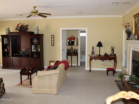 4th image of 234 W Sweetwater Rd