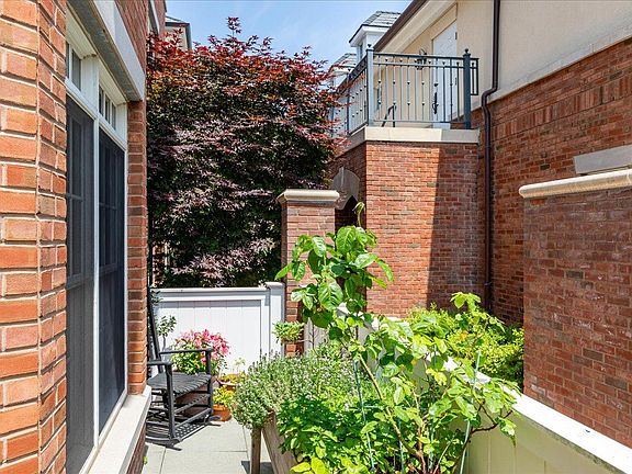 2nd image of 213 Victoria Mews