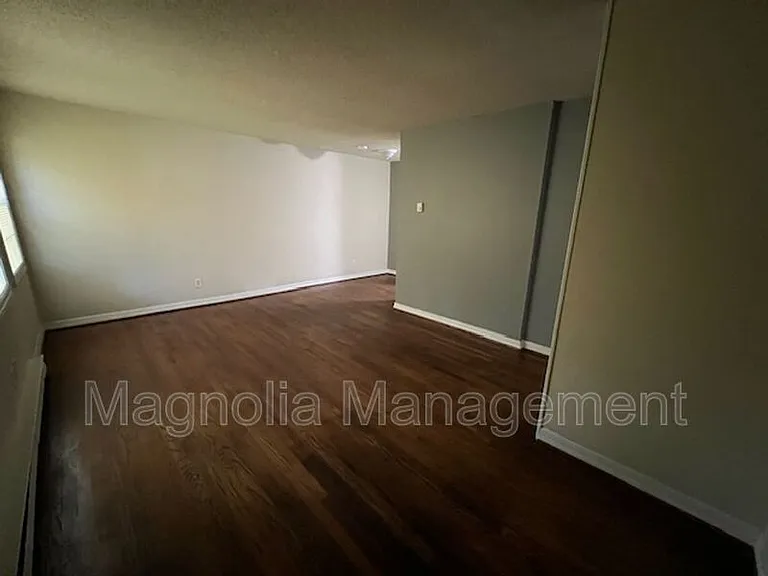 1212 Parham St — Photo 9