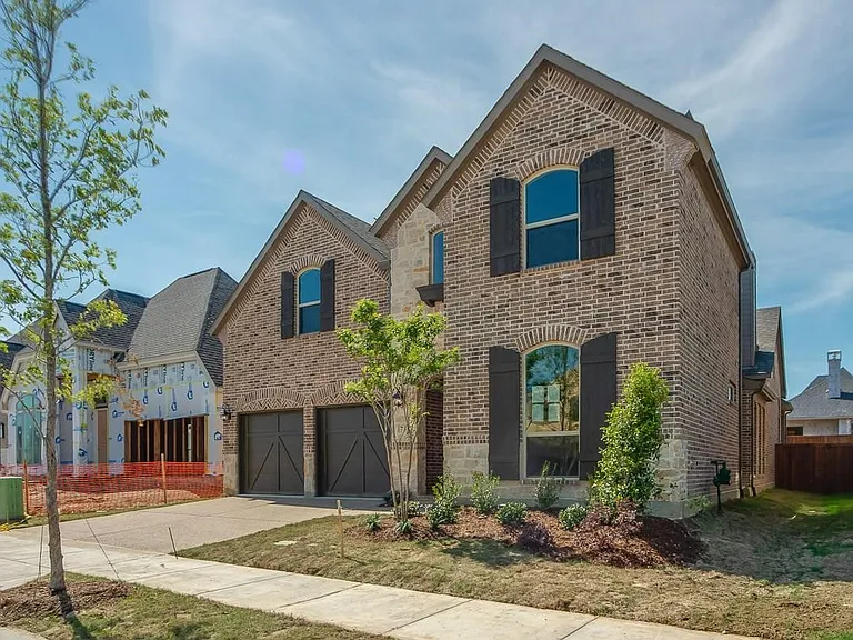 736 Carlisle Dr — Photo 3