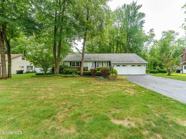 720 Hampshire Seat, Niskayuna, NY 12309