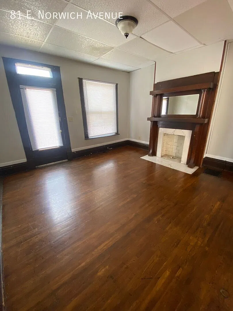 3 Bedroom available for Fall 2027 School Year! — Photo 2
