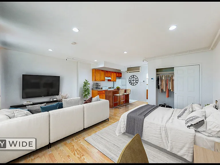 463 Lexington Ave #5R — Photo 2