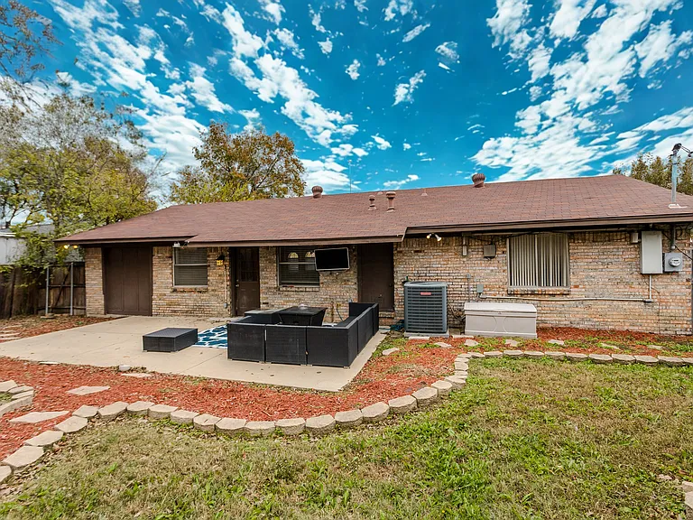 2517 Rosewood Dr — Photo 31