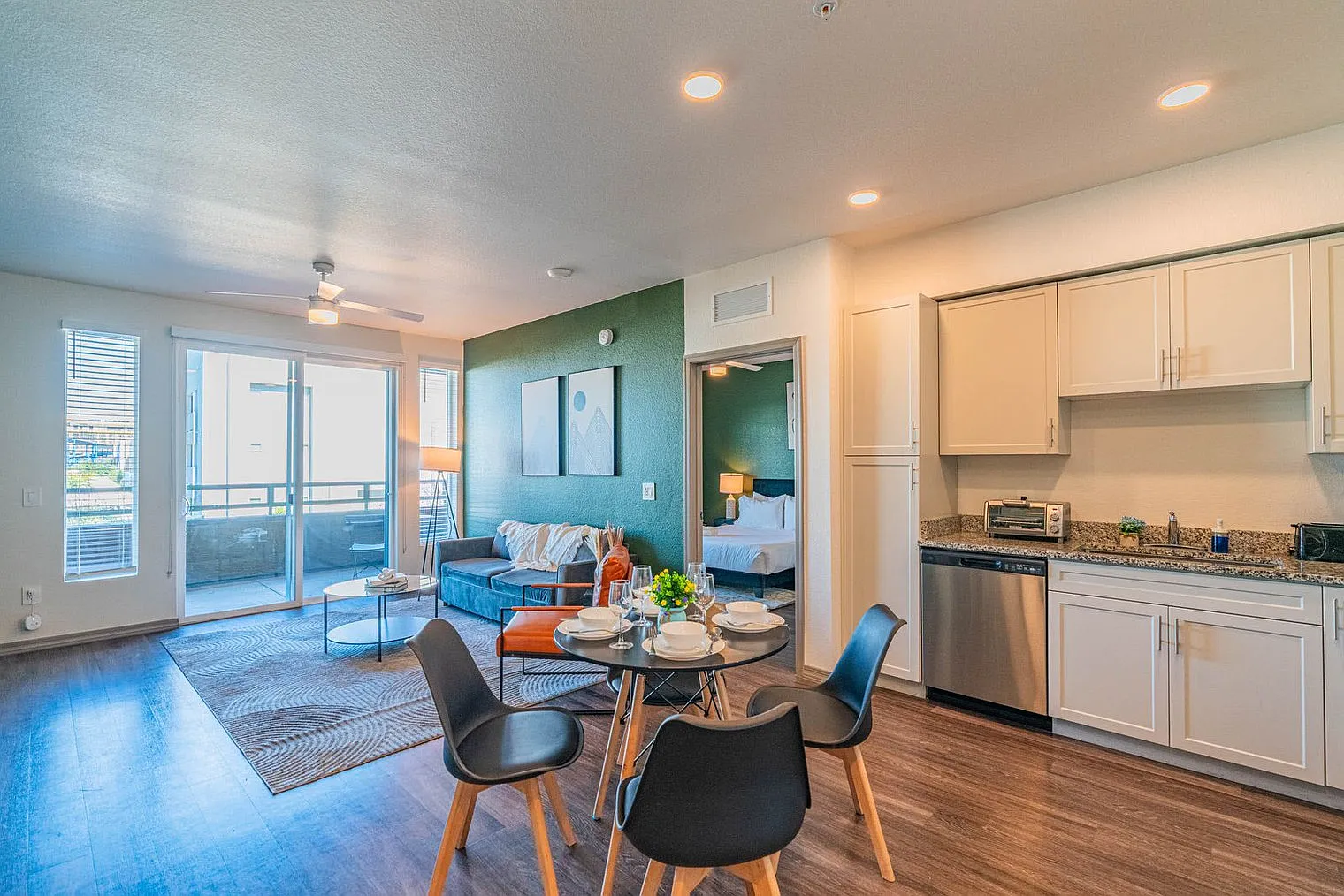 2 bed, 2.0 bath, 893 sqft, $2,923 — Photo 2