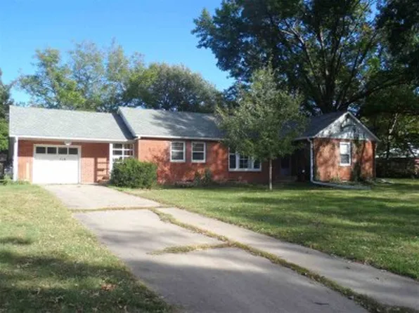 518 N 11th St, Wymore, NE 68466