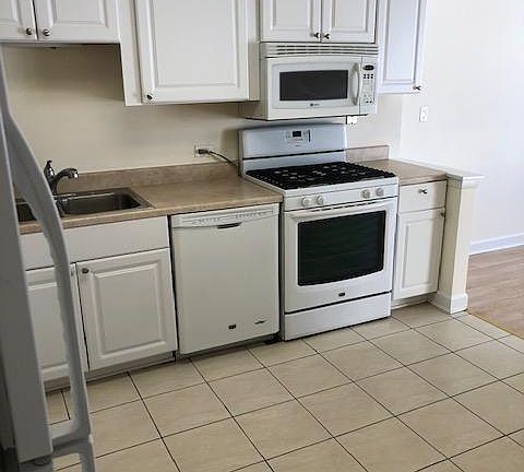 3rd image of 110 N Waterford Dr