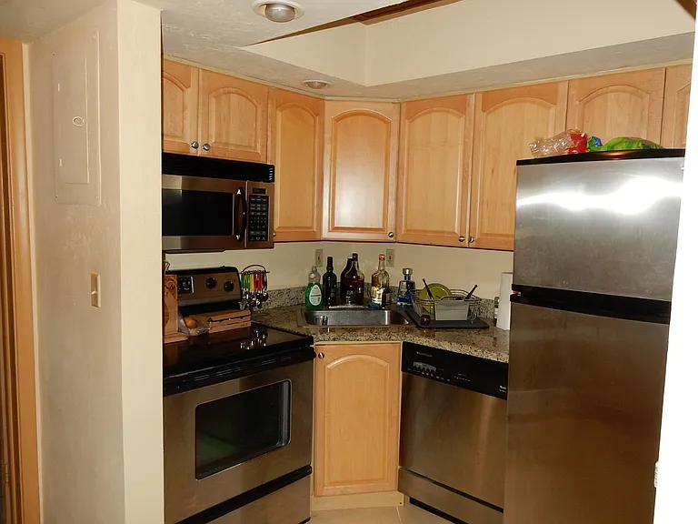 901 NE 3rd St #203 — Photo 4