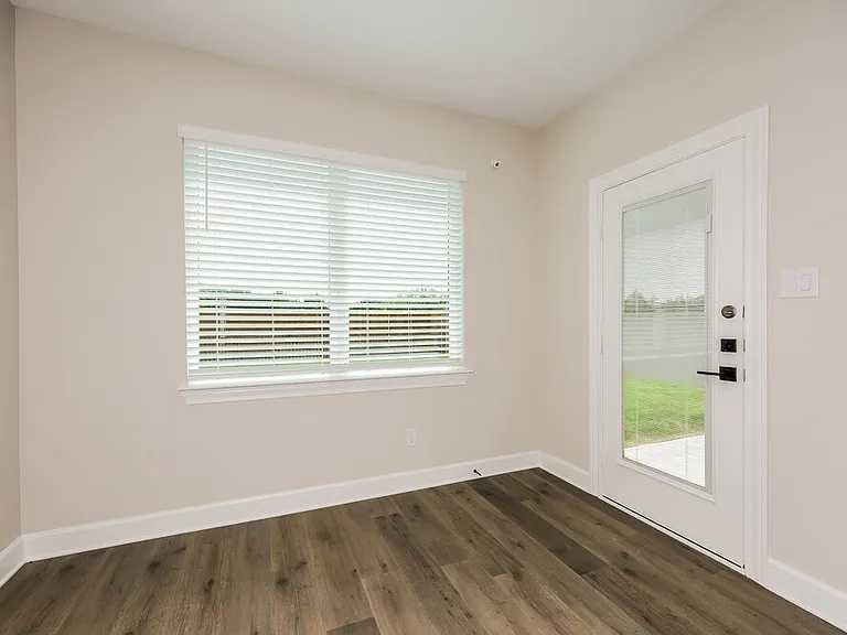 345 Magnolia Blvd — Photo 6