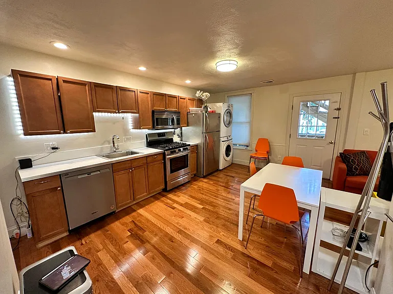 130 W 8th St #1 — Photo 10