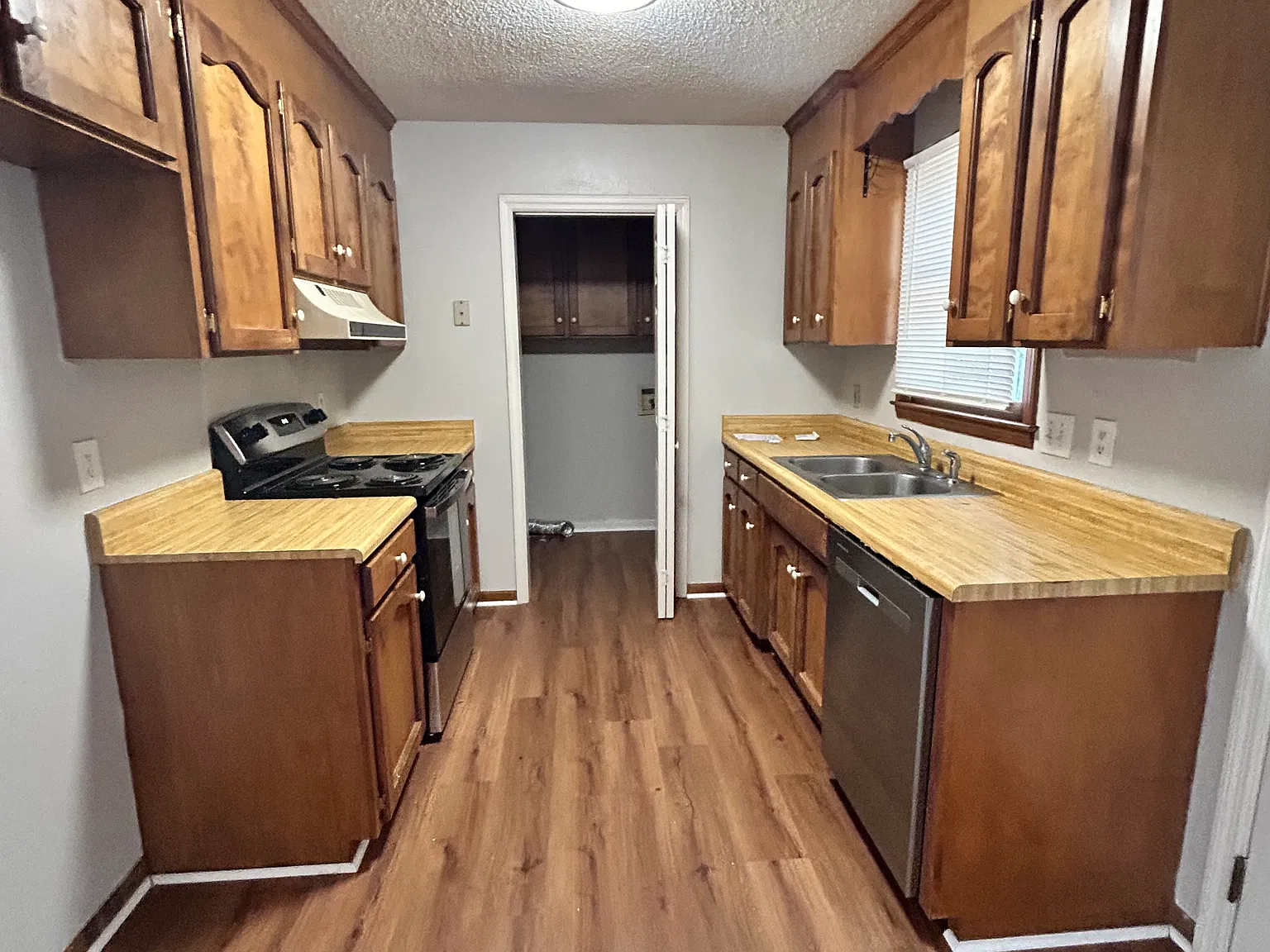 2 bed, 1.5 bath, $1,200 — Photo 3