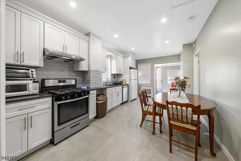 166 Victor St — Photo 4