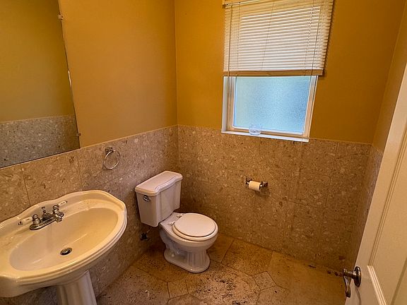 4th image of 609 E 89th St