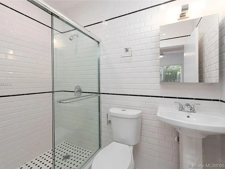 3661-3677 Poinciana Ave — Photo 4