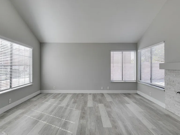 91 Trevor Dr — Photo 6